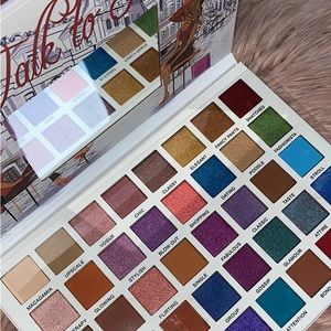 Kisscrown “Talk to Me” 40 shades Eyeshadow Palette Cruelty Free🐇